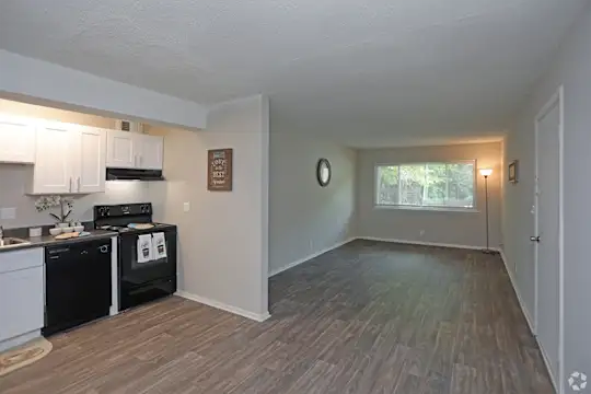 Village Walk Apartments - Greensboro, NC - Photo 5