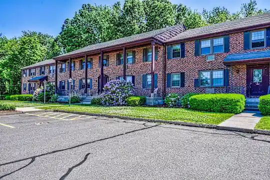 Candlelight Apartments - Glastonbury, CT - Photo 2