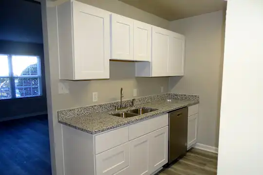 Kingsbridge Apartments - Chesapeake, VA - Photo 14