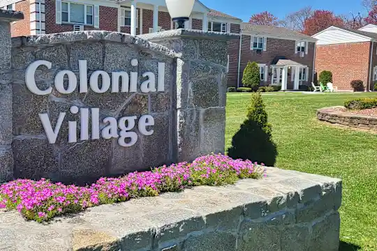 Colonial Village Apartments - Glastonbury, CT - Photo 3