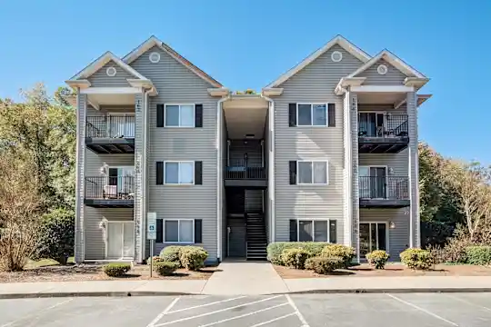 Colonial Village Apartments - Lincolnton, NC - Photo 5