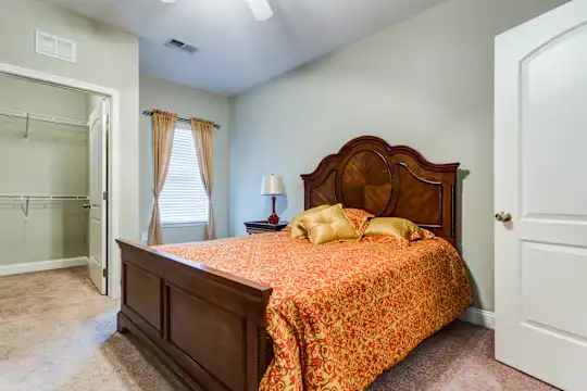 Carolina Place Apartments - Jacksonville, NC - Photo 9