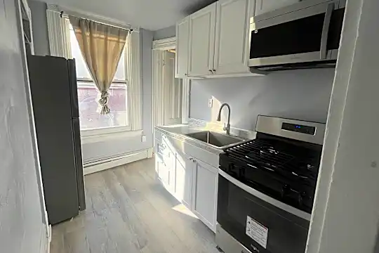 199 E Main St unit 5 - Waterbury, CT - Photo 1