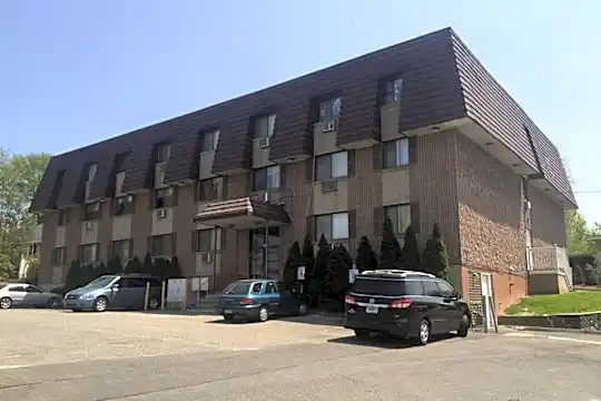 1030 Meriden Rd unit Apt 1 - Waterbury, CT - Photo 1