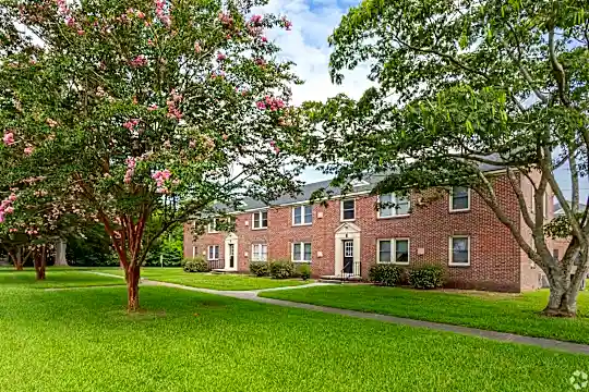 Bearfoot Landing Apartments - New Bern, NC - Photo 2