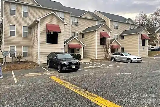 304 Ardale Dr #1 B - High Point, NC - Photo 1