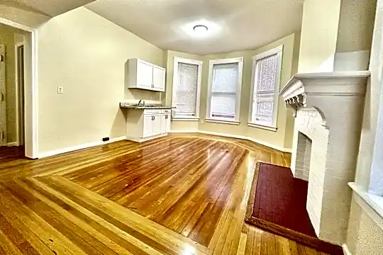 133 W Main St unit 2G - Waterbury, CT - Photo 1