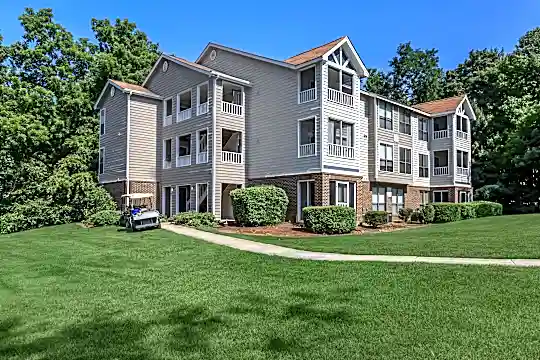 Huntsview Apartments - Greensboro, NC - Photo 1