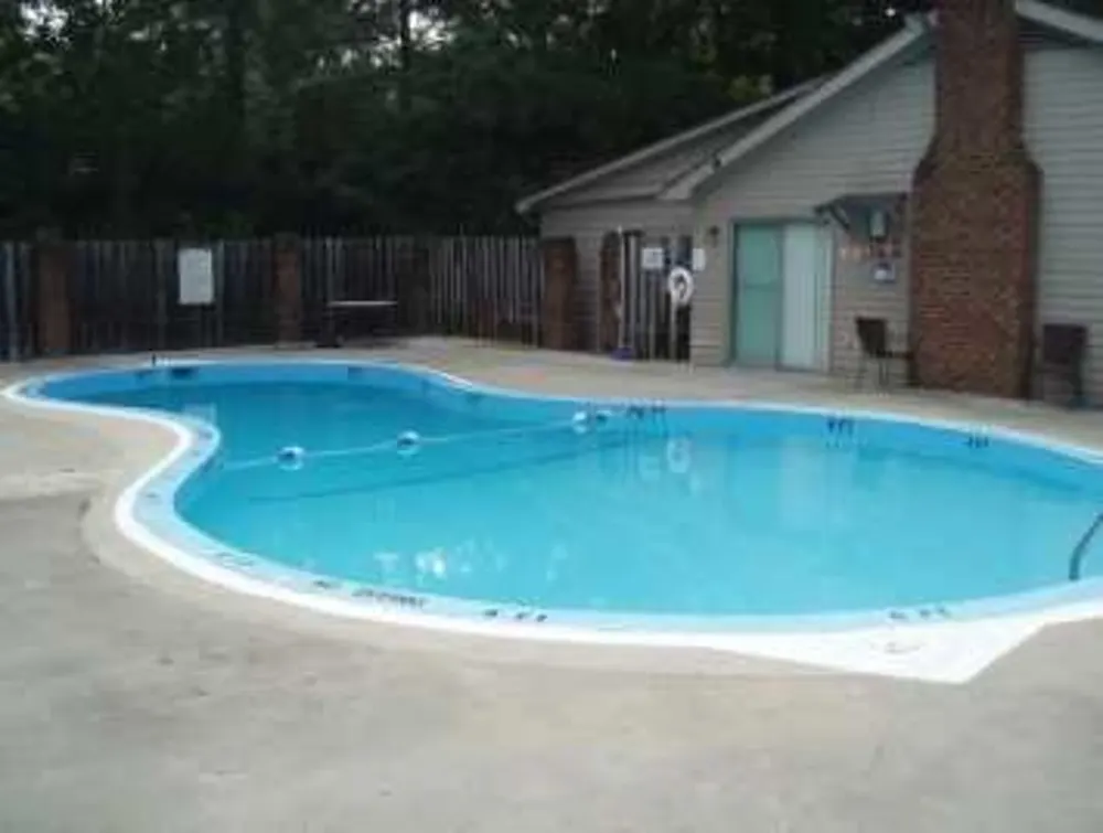 Pool - Oakmont Square Apartments