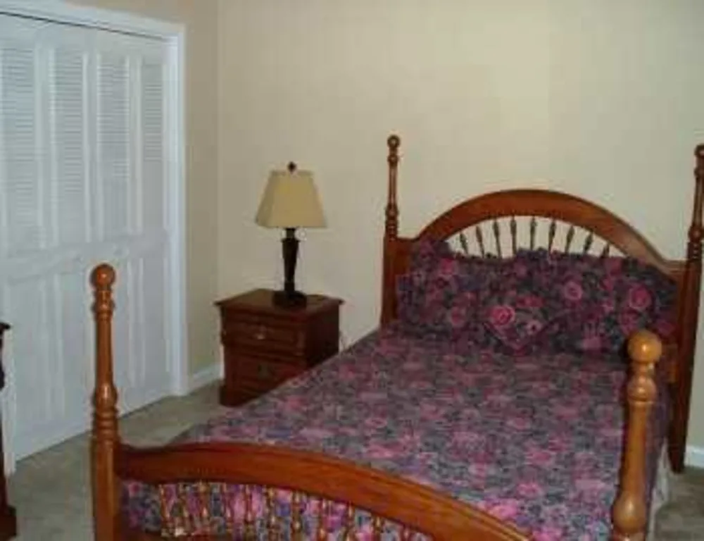 Bedroom - Oakmont Square Apartments