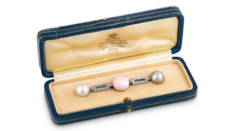 A pearl pin that belonged to Queen Mary