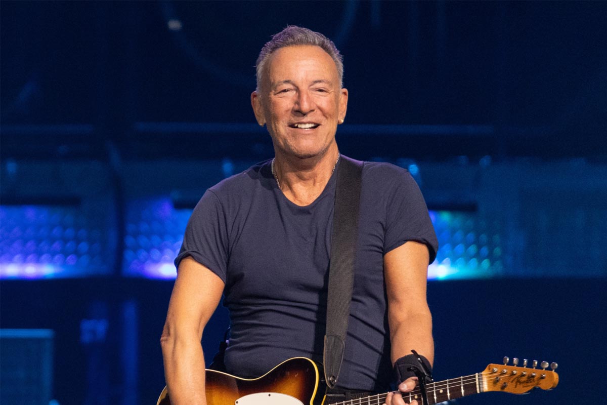 Bruce Springsteen ‘Jokes’ About Firing The E Street Band