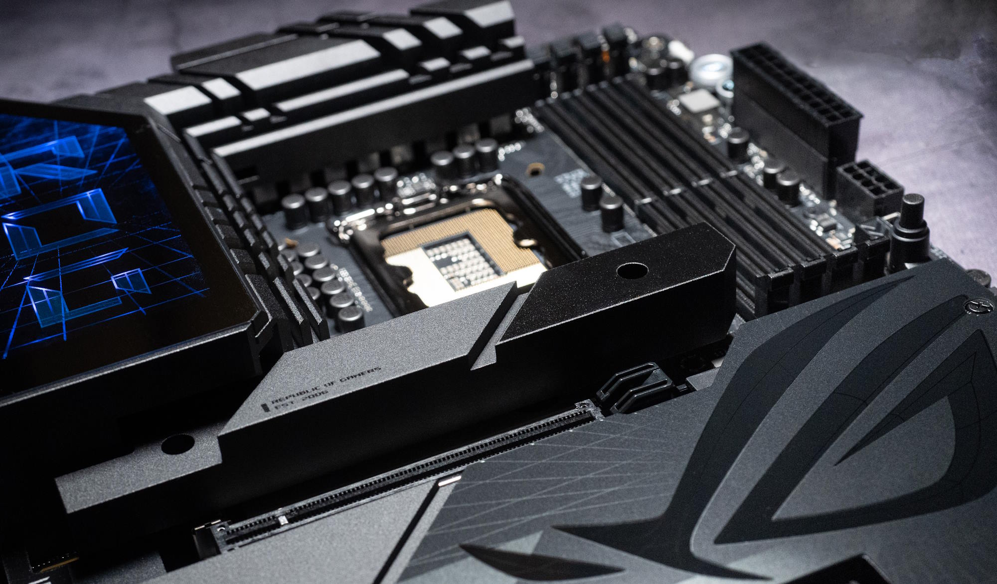 The beefy heatsink that covers the PCIe 5.0 M.2 slot on the ROG Maximus Z790 Dark Hero