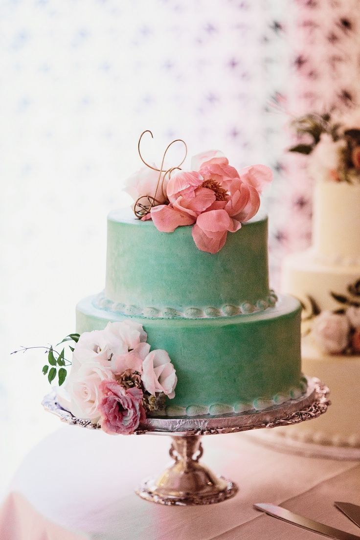 Photography: Sarah Culver Photography - www.sarahculver.com/ Pink and Turquoise Wedding Ideas | https://www.fabmood.com/pink-and-turquoise-wedding-ideas #weddingpalette #turquoisewedding #weddingideas