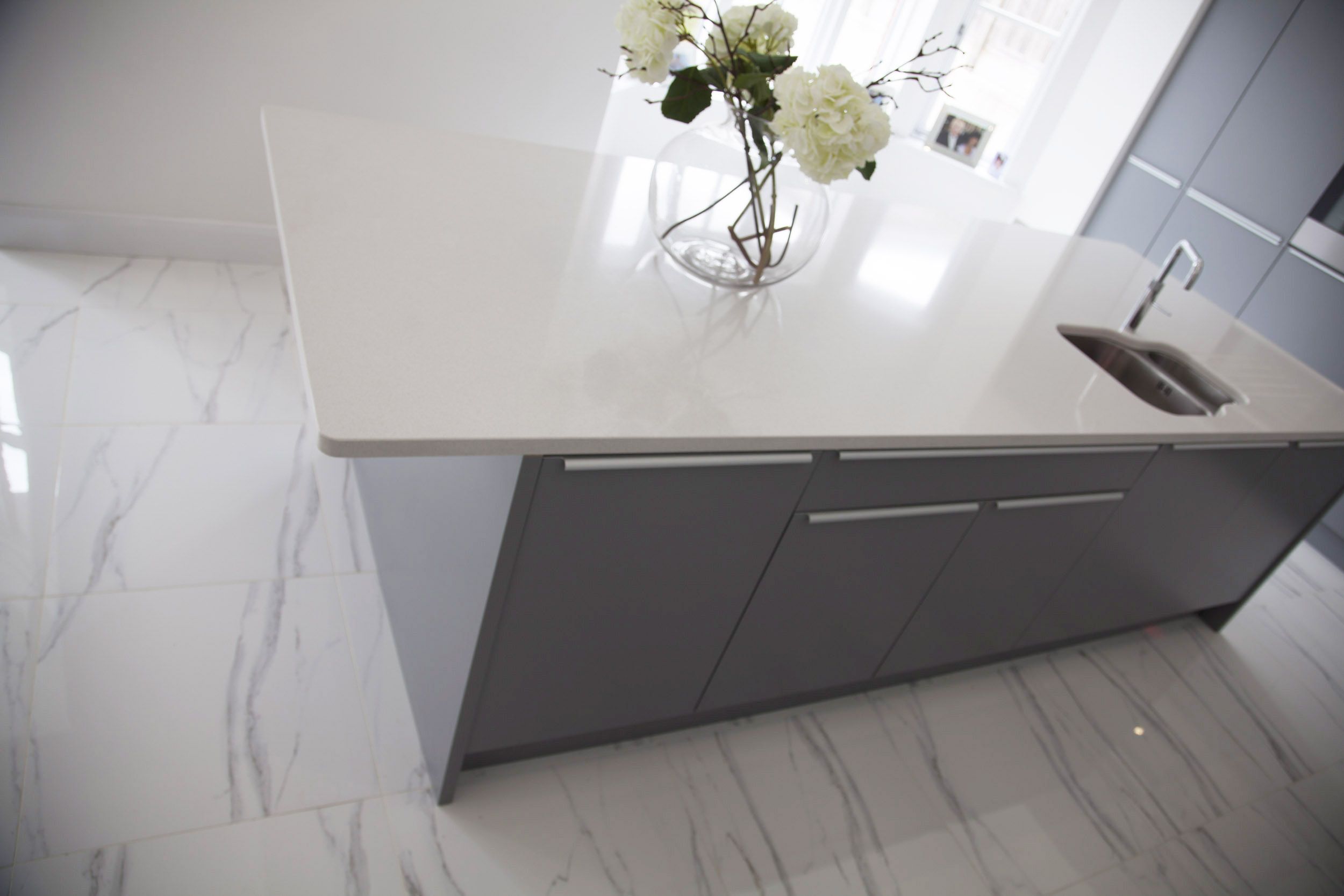 Carrara Polished Porcelain Tile Http Wwwstonemerchantie Carara