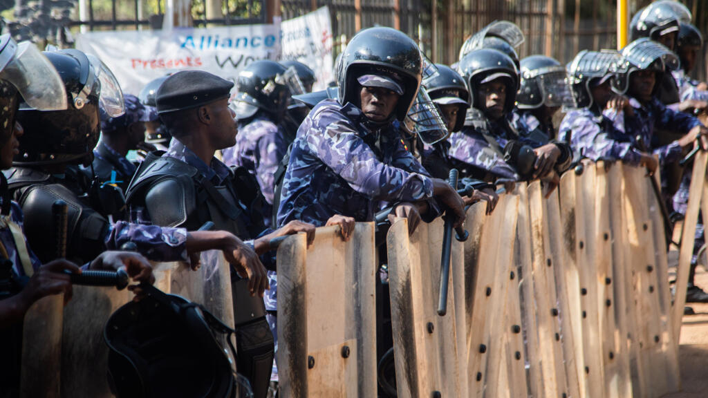 Afrique : Ouganda : la police anti-émeute déployée en masse à Kampala ...