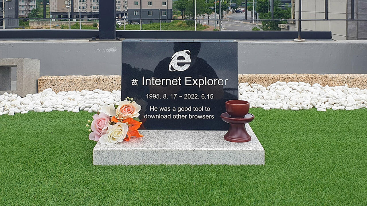 End of Internet Explorer: A South Korean engineer erects a grave for ...