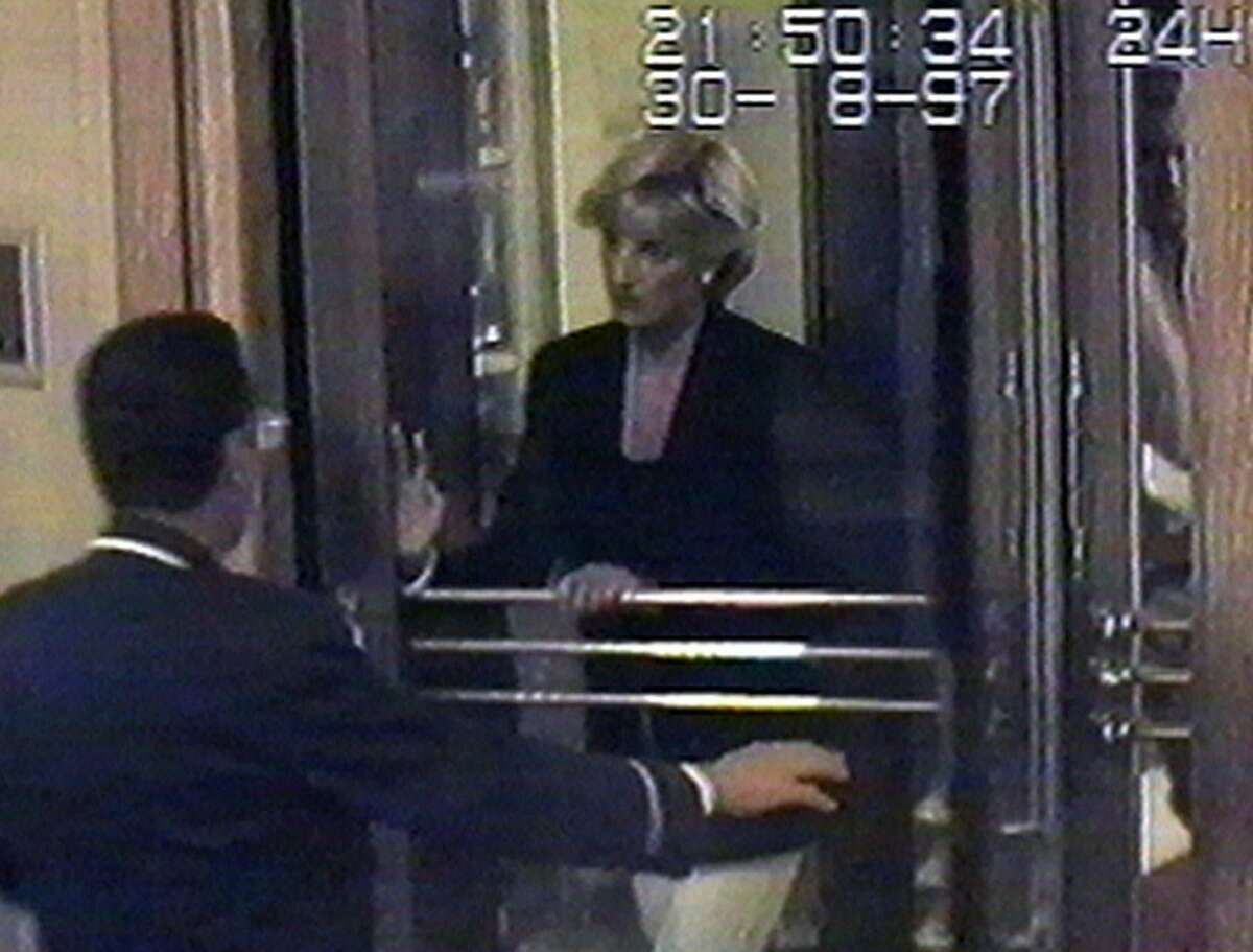 Police investigate Diana's death