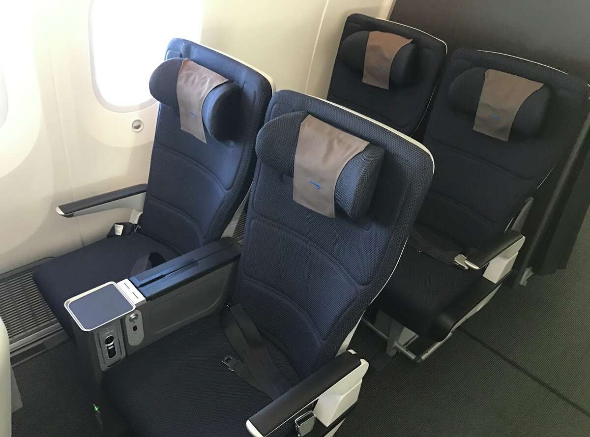 United adds new premium economy seat