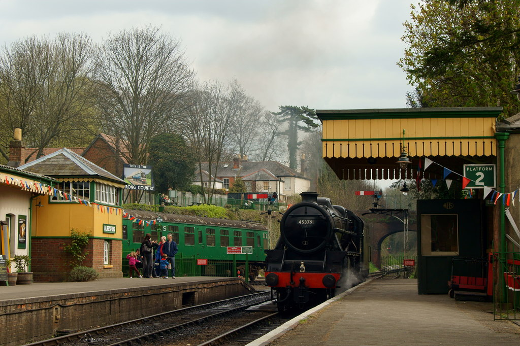 Alresford Station, Hampshire © Peter Trimming cc-by-sa/2.0 :: Geograph ...