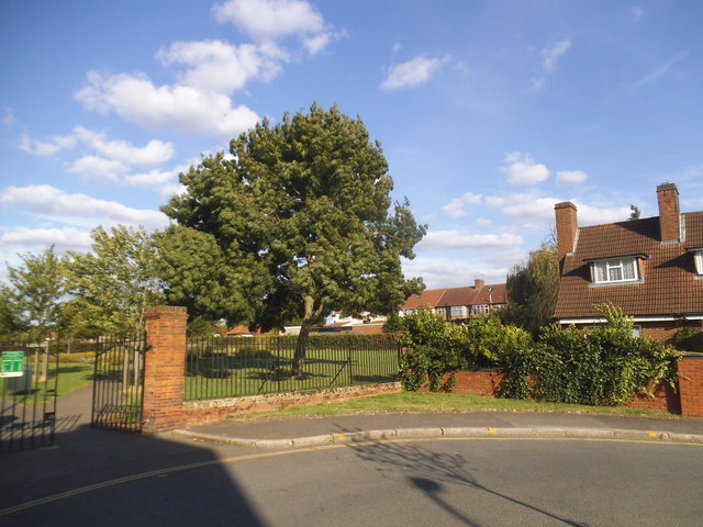 The entrance to Jubilee Park on Jubilee Gardens