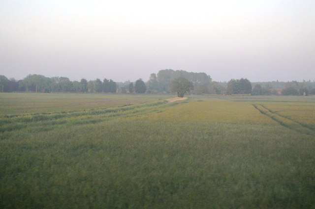 Arable land © N Chadwick cc-by-sa/2.0 :: Geograph Britain and Ireland