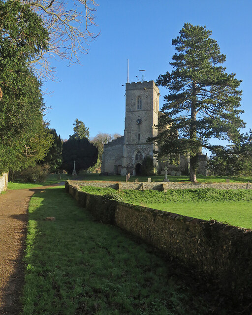 Moulton: St Peter�s and the church path