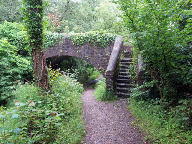 Pont dros gamlas / Bridge spanning a canal