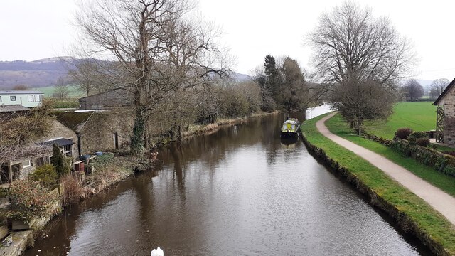 View east along Leeds & Liverpool Canal... © Roger Templeman ... image.