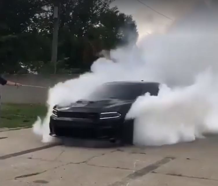 Dodge Charger Hellcat Doing a Fake AWD Burnout Is Murrican Awesomeness ...