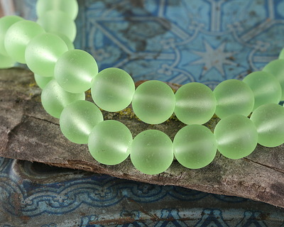 Peridot Beach-Style Glass Round 10mm