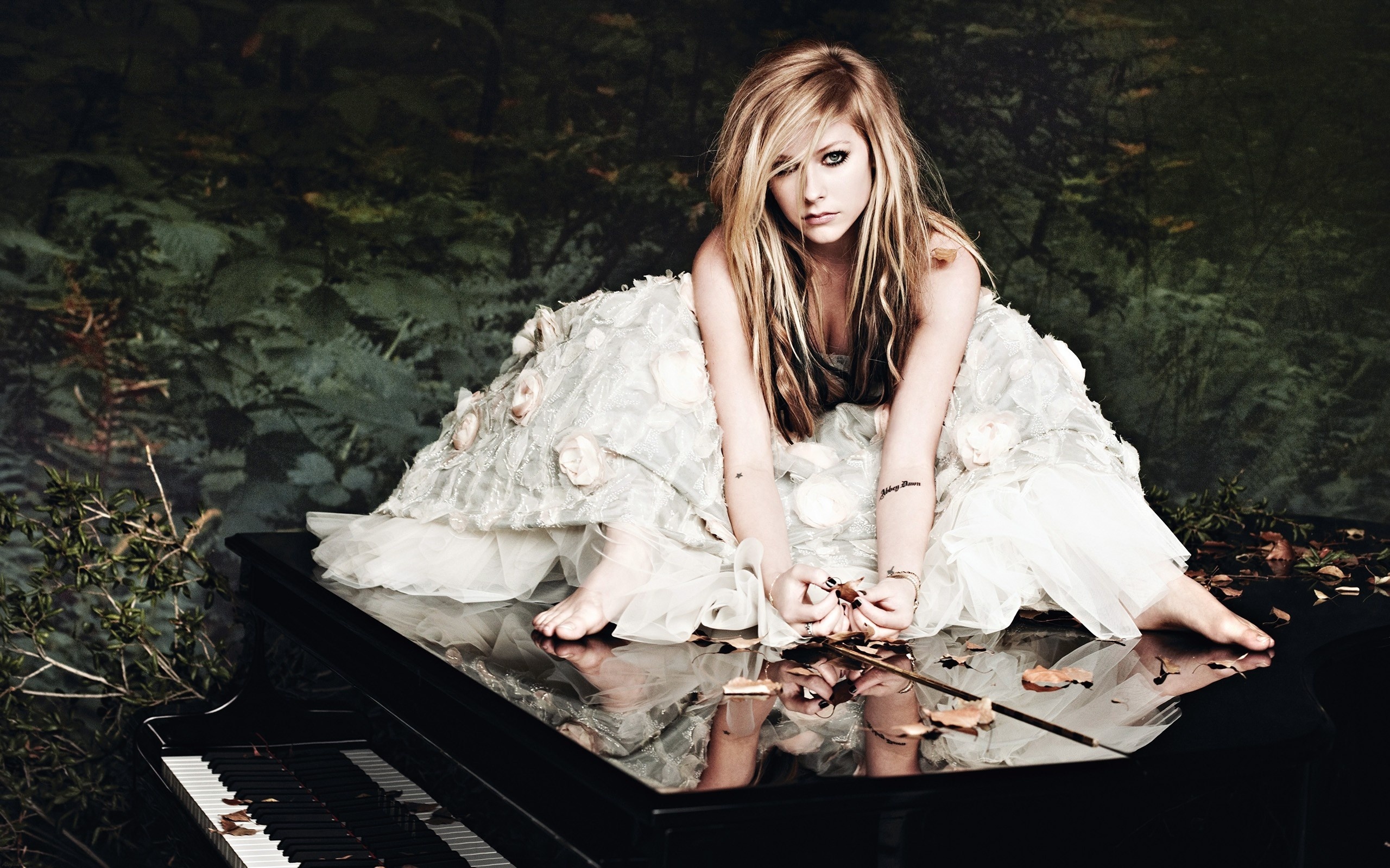 Wallpaper Avril Lavigne 17 2560x1600 Hd Picture Image