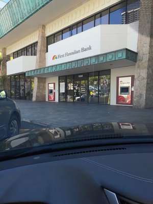 Photo of First Hawaiian Bank - Kapiolani Branch - Honolulu, HI, US. Cash machine time