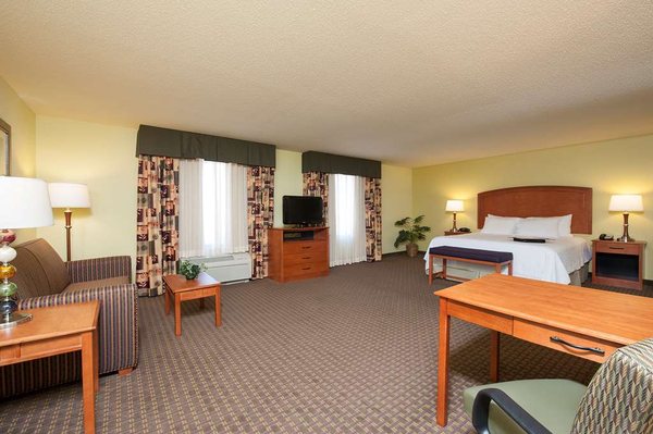 Photo of Hampton Inn Macomb - Macomb, IL, US. Guest room