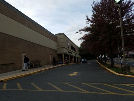 Photo of Safeway - Arlington, VA, US. Not that safe