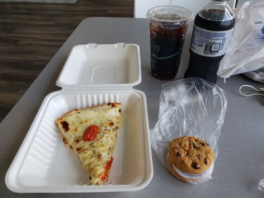 Photo of Henry Ford Hospital - Detroit, MI, US. Lunch. I will only eat 1 cookie.