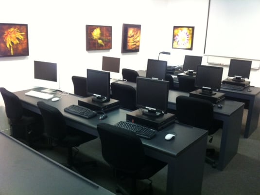 Photo of Showcase School of Photography - Atlanta, GA, US. Full equipped lab for Adobe Photoshop classes