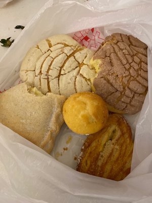 Photo of El Molino Real Bakery - Lawndale, CA, US. Pan dulce