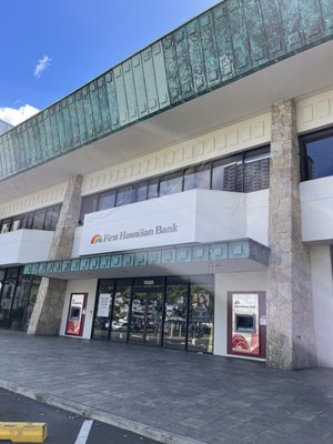 Photo of First Hawaiian Bank - Kapiolani Branch - Honolulu, HI, US.