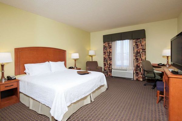 Photo of Hampton Inn Macomb - Macomb, IL, US. Guest room