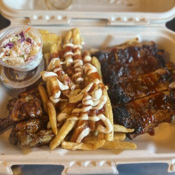 Mini combo, honey garlic smoked wings, coleslaw, beans, fries