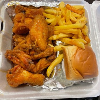 Chicken Wings (12 Pieces) with Fries, slaw and roll