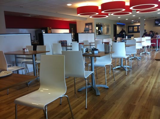 Photo of Travelodge Hemel Hempstead Gateway - Hemel Hempstead, HRT, GB. The breakfast area