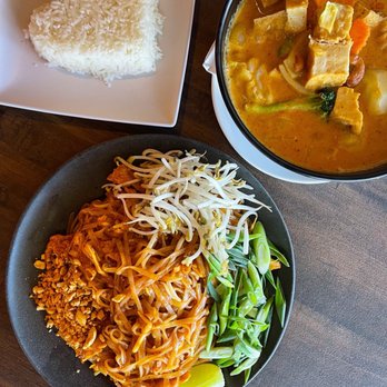 N1. Pad Thai , C5. Mussaman Curry