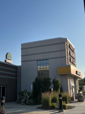 Photo of Marcus South Shore Cinema - Oak Creek, WI, US. Exterior