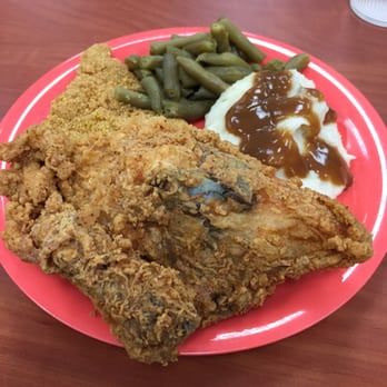 Fried chicken, fried catfish, mashed potatoes with gravy, and string beans.