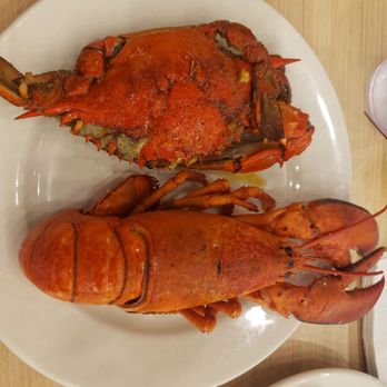 Lobster amd blue crab from the buffet