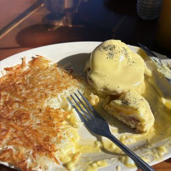 Eggs Benedict & hash browns