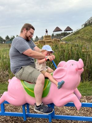 Photo of Dull’s Tree Farm - Thorntown, IN, US. Pig rides