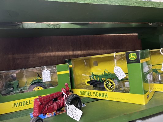 Photo of Berlin Village Antique Mall - Berlin, OH, US. Model John Deere